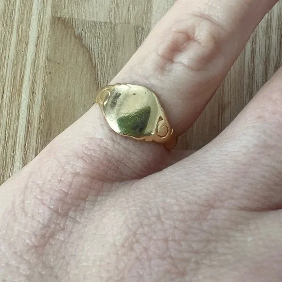 Vintage 14k yellow gold child size 3.25 size signet ring